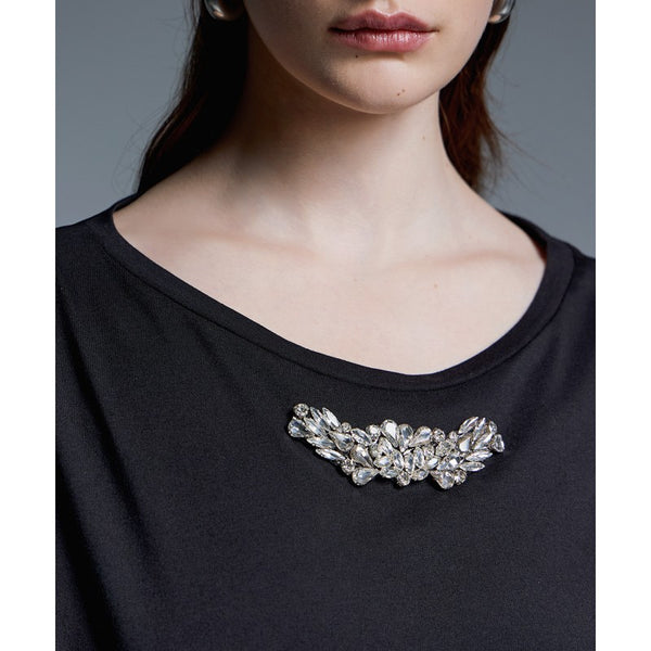 BROOCH Black Blouse